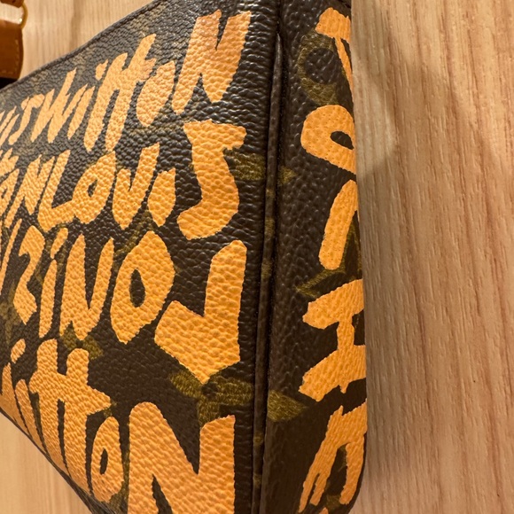 Authentic Louis Vuitton Pochette accessories bag limited edition graffiti - Picture 14 of 16